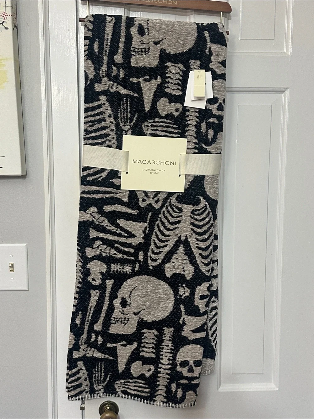 Magaschoni Halloween skeleton decorative throw